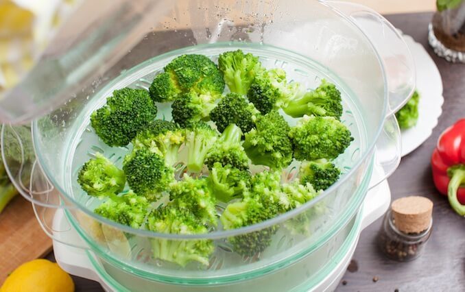 How to Steam Broccoli for a Dog